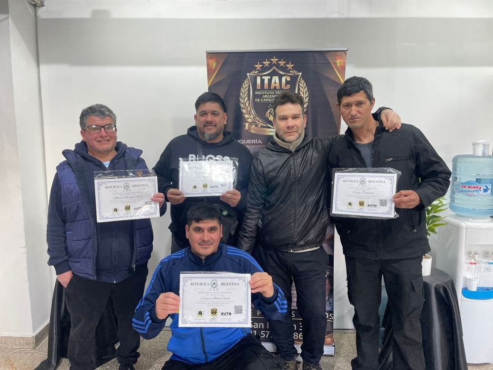 Entrega de certificados a egresados